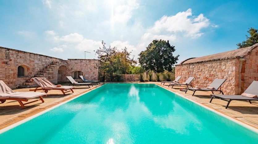 Masseria with pool in Puglia