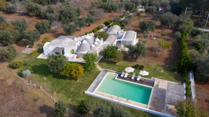 Trulli with pool in Ceglie Messapica