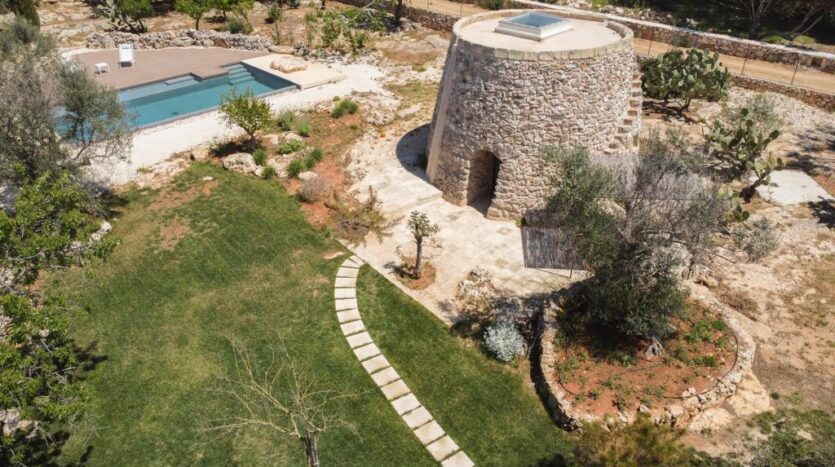 Garden and greenery – Lush Mediterranean garden offering peace, privacy, and natural beauty all around.