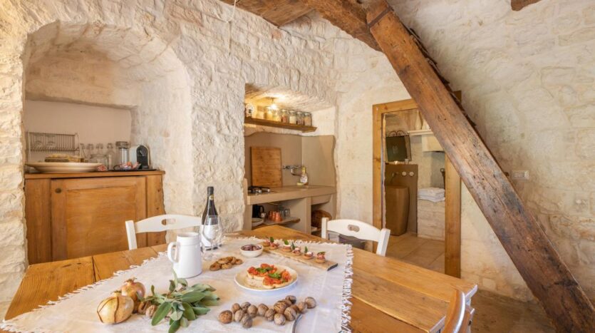 Cook and dine in a fully equipped kitchen with traditional character

11.